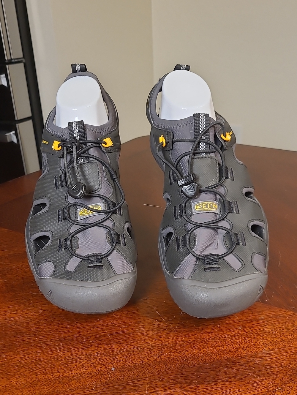 Keen Men's SOLR Waterproof Water Sandals Black with Yellow Accents 11.5 Vibram